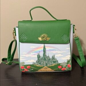 Green and White Castle Design Women's Bag